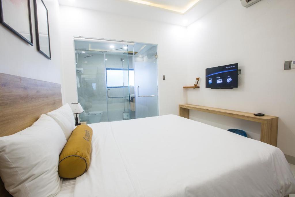 Двухместный (Стандартный номер с кроватью размера «king-size») отеля Continent Hotel Da Nang, Дананг