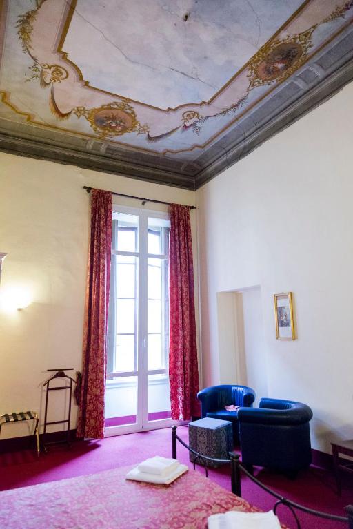 Двухместный (Двухместный номер с 1 кроватью или 2 отдельными кроватями и собственной внешней ванной комнатой) гостевого дома San Frediano Mansion, Флоренция
