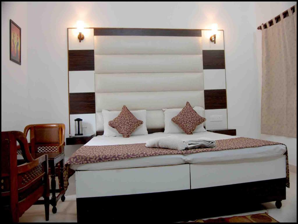 Двухместный (Стандартный двухместный номер с 1 кроватью или 2 отдельными кроватями и вентилятором) отеля Hotel Sidhartha, Агра