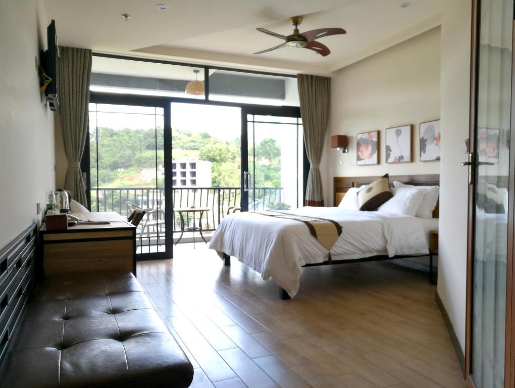 Двухместный (Специальное предложение «Открытие» — Стандартный двухместный номер с 1 кроватью) отеля The Bamboo Leaf Yangshuo, Яншо