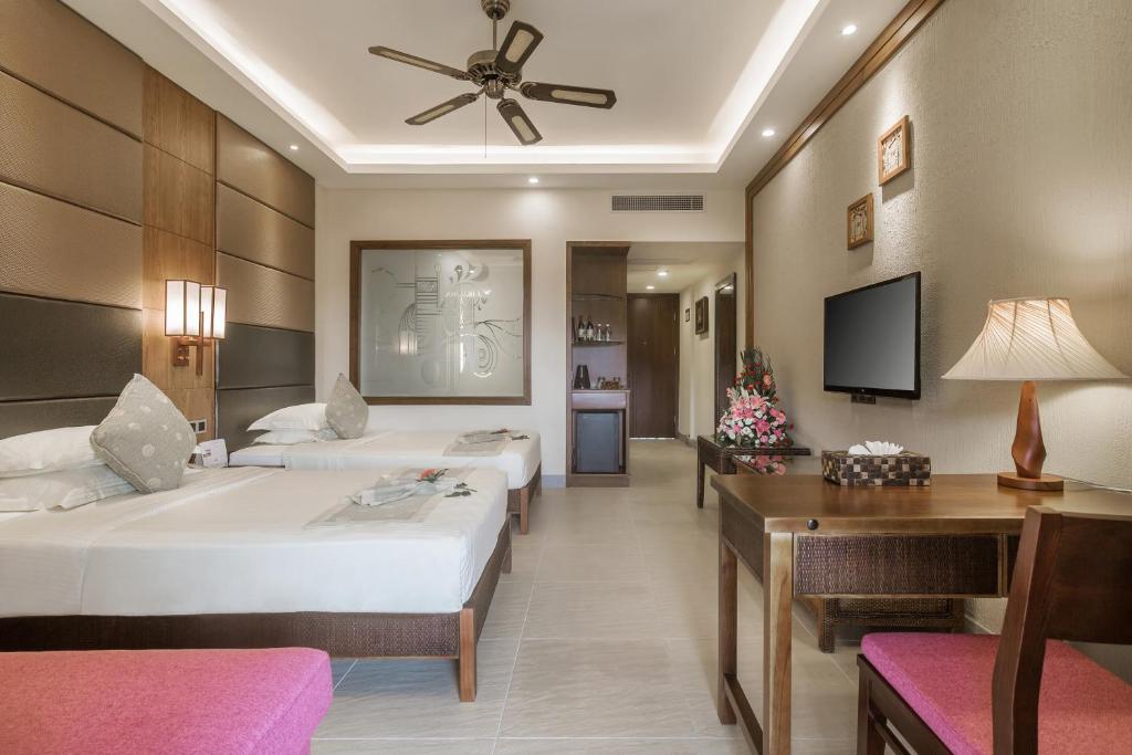 Двухместный (Стандартный двухместный номер с 2 отдельными кроватями) отеля Yalong Bay Villas & Spa, Санья