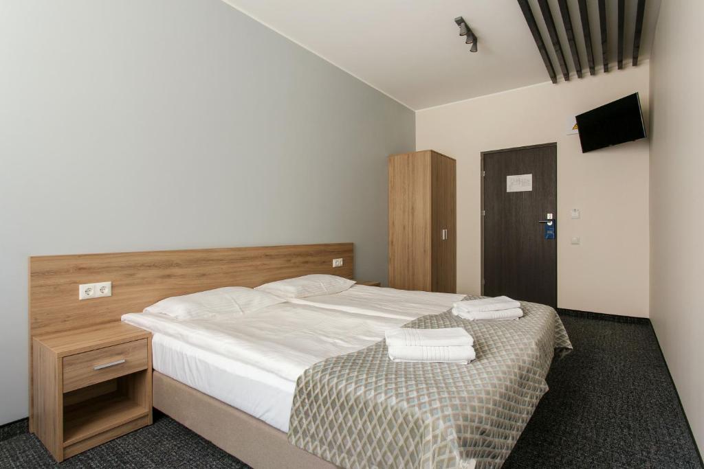 Двухместный (Двухместный номер с 2 отдельными кроватями и общей ванной комнатой) хостела Old Town Trio Hostel Rooms, Вильнюс