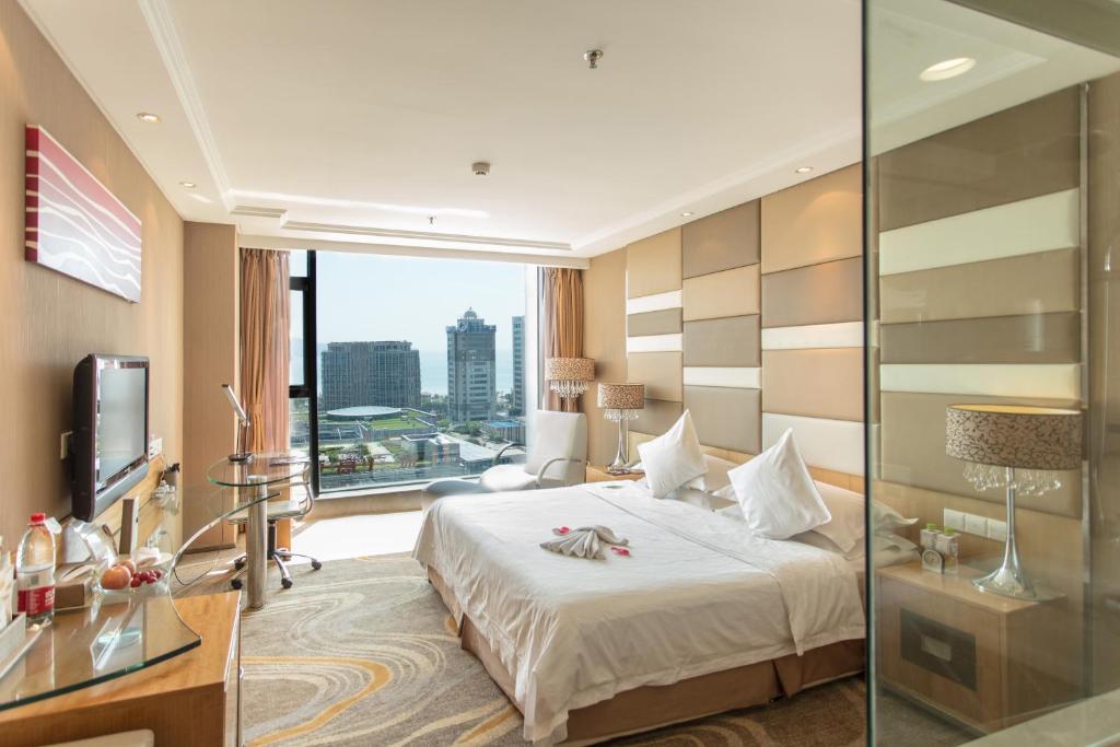 Двухместный (Стандартный двухместный номер с 1 кроватью и видом на море) отеля The Center Hotel Weihai, Вэйхай