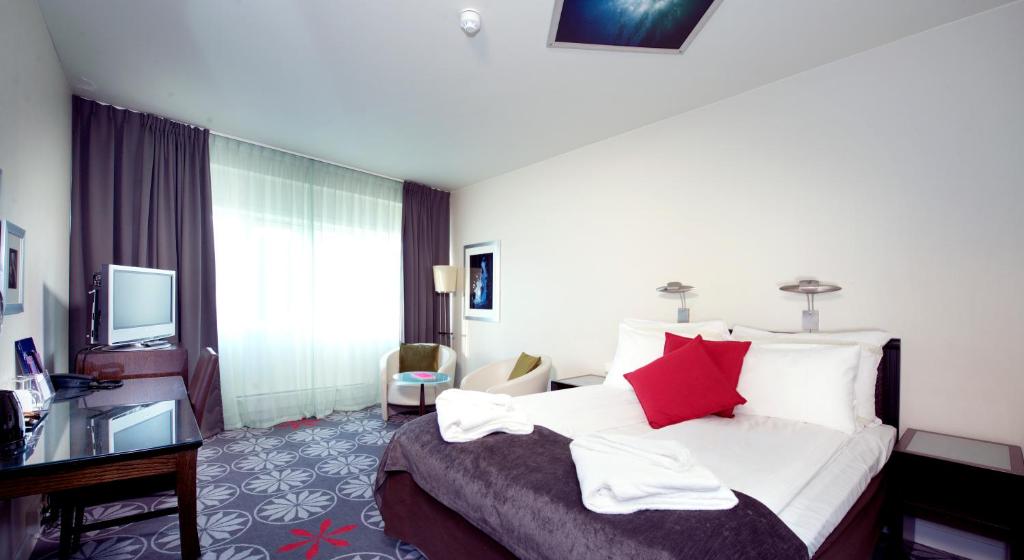 Двухместный (Улучшенный двухместный номер с 1 кроватью или 2 отдельными кроватями, ужин) отеля Clarion Collection Hotel Aurora, Тромсе