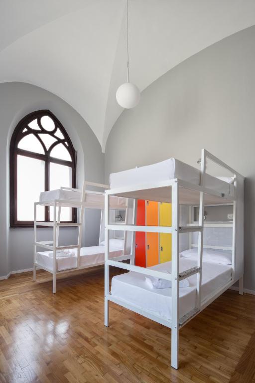Номер (Кровать в общем 4-местном номере для мужчин и женщин) хостела Babila Hostel, Милан