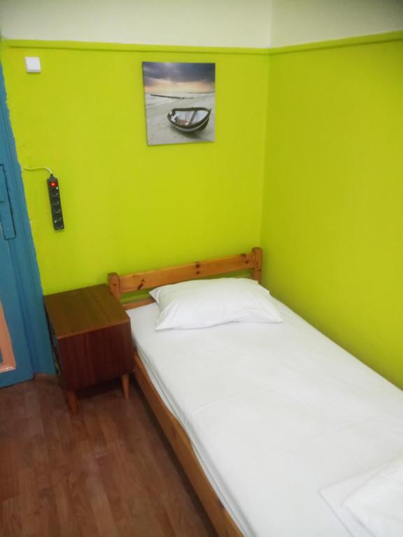 Двухместный (Двухместный номер с 2 отдельными кроватями и общим туалетом) отеля Sparti, Пирей