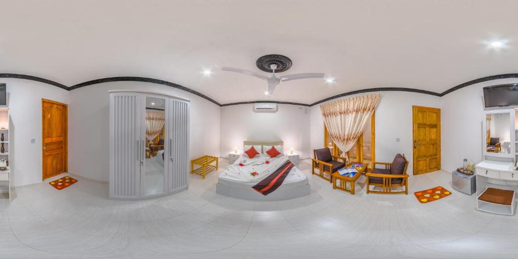 Двухместный (Двухместный номер Делюкс с 1 кроватью и балконом) гостевого дома Sabba Summer Suite, Фодхдхуу