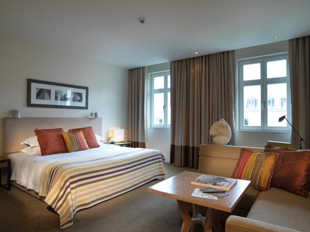 Трехместный (Номер Делюкс с кроватью размера «king-size») отеля Rocco Forte Villa Kennedy, Франкфурт-на-Майне