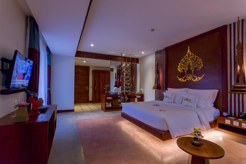 Сьюит (Courtyard Suite with Bathtub, Private Balcony Pool View- Free Round trip airport transfers), Golden Temple Boutique