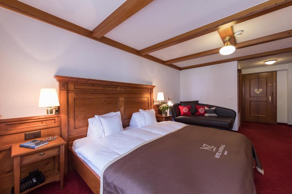Двухместный (Улучшенный двухместный номер с 1 кроватью) отеля Hotel National Zermatt, Церматт