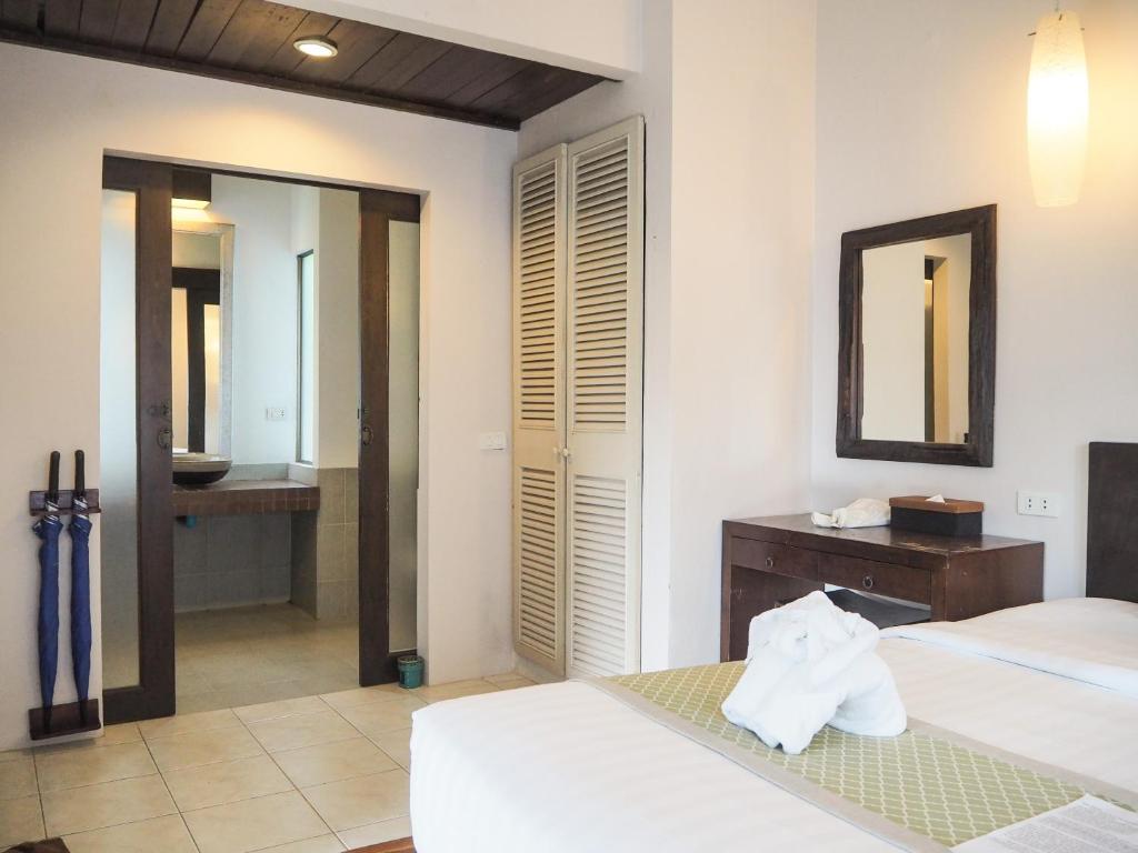 Двухместный (Улучшенный двухместный номер с 1 кроватью или 2 отдельными кроватями) курортного отеля Sarikantang Resort And Spa, Пханган