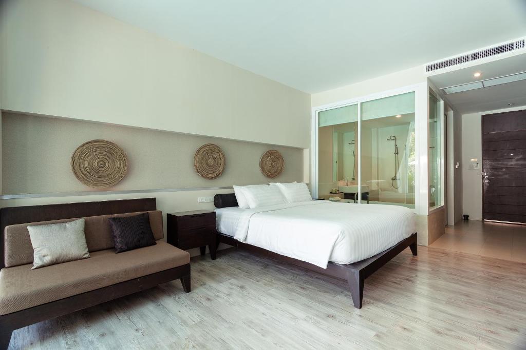 Двухместный (Двухместный номер Делюкс с 1 кроватью или 2 отдельными кроватями и видом на бассейн) курортного отеля Sarikantang Resort And Spa, Пханган