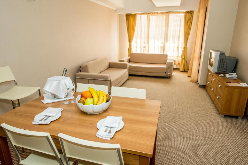 Апартаменты (Апартаменты с 1 спальней (для 2 взрослых и 2 детей)) отеля Snezhanka Hotel & Summer All-Inclusive, Пампорово