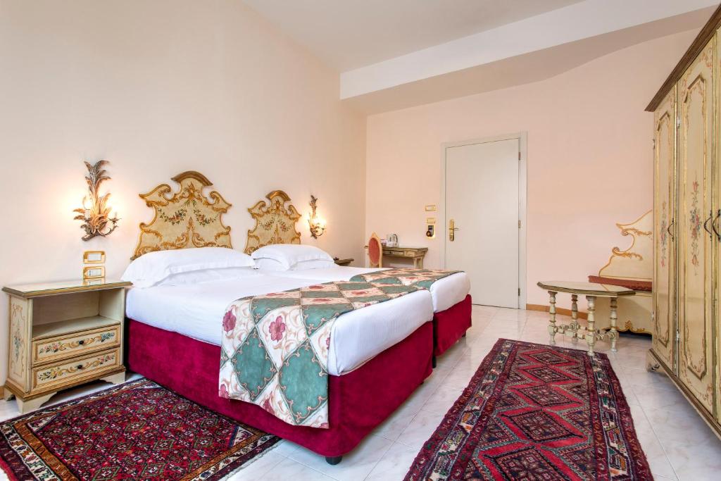 Двухместный (Классический двухместный номер с 1 кроватью или 2 отдельными кроватями) отеля Hotel Biasutti, Венеция-Лидо