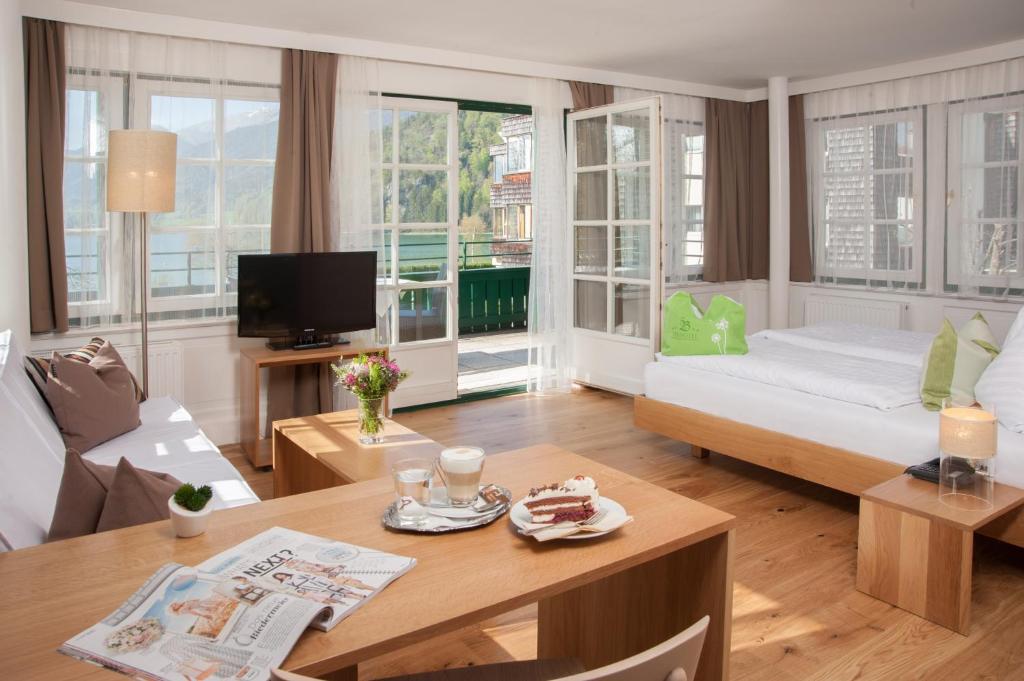 Двухместный (Двухместный номер с 1 кроватью, видом на озеро и балконом) отеля Hotel Brandauers Villen, Санкт-Гильген