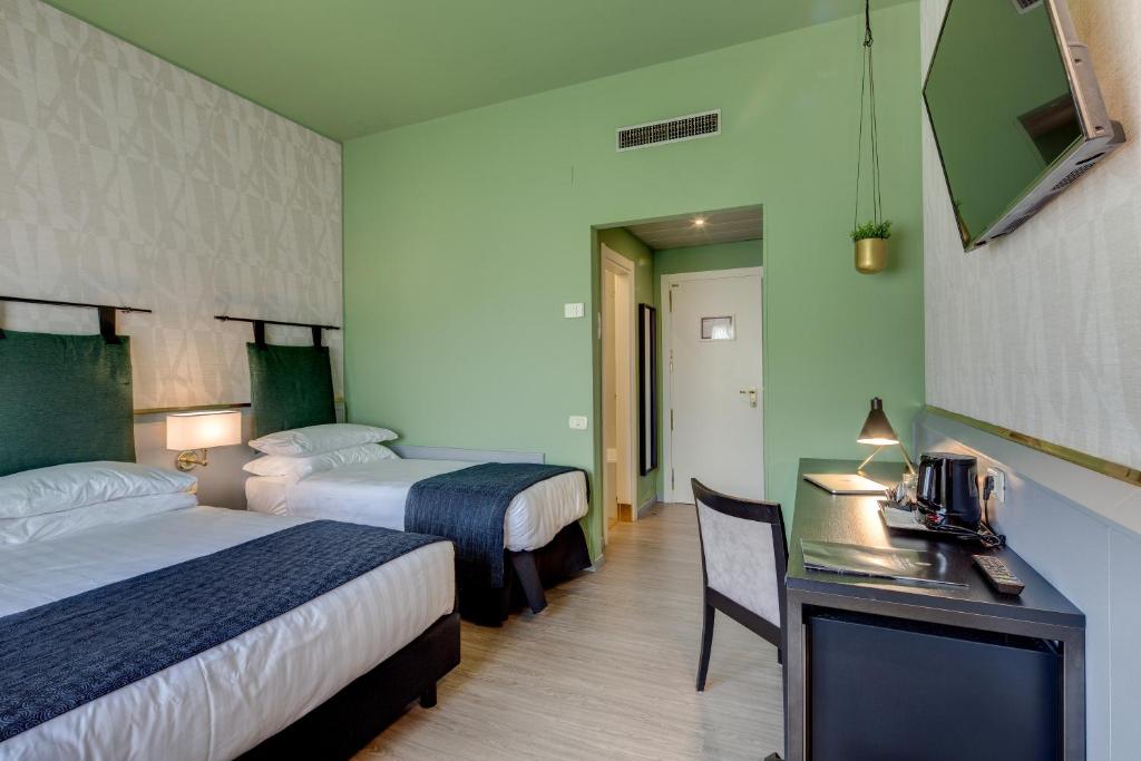Трехместный (Классический номер с кроватью размера «queen-size» и односпальной кроватью) отеля Best Western Plus CHC Florence, Флоренция