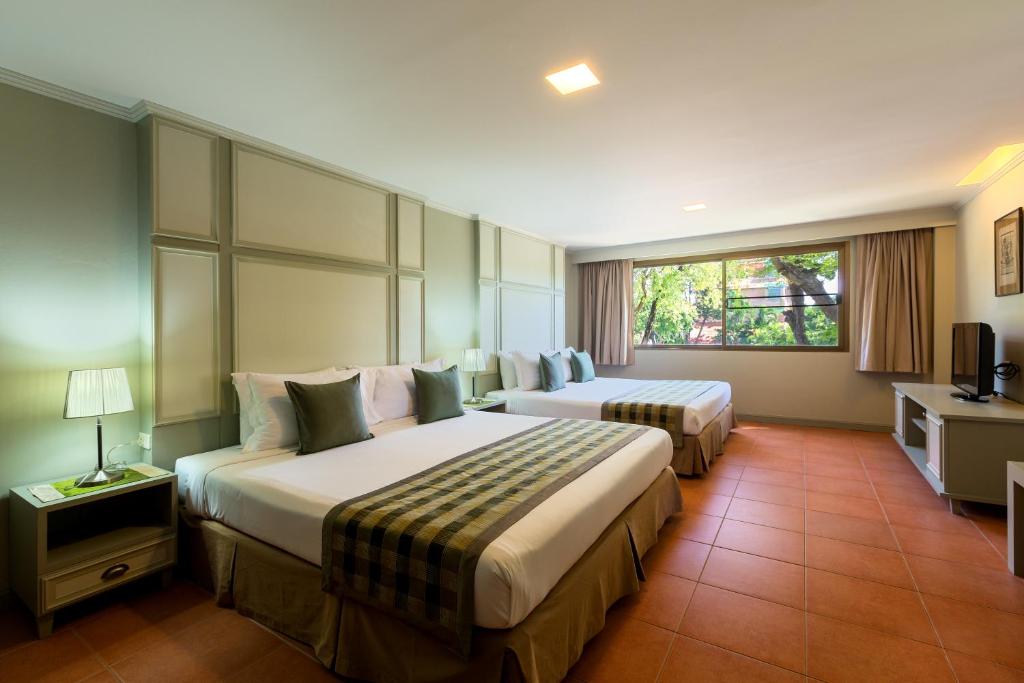 Апартаменты (Garden Three-Bedroom Family Suite) отеля Anantasila Villa by the sea, Hua Hin Beachfront, Хуахин