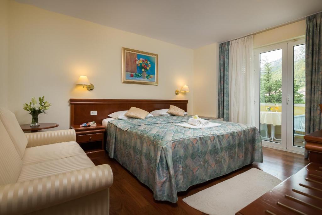 Двухместный (Стандартный двухместный номер с 1 кроватью и боковым видом на море) отеля Hotel Bacchus, Башка-Вода