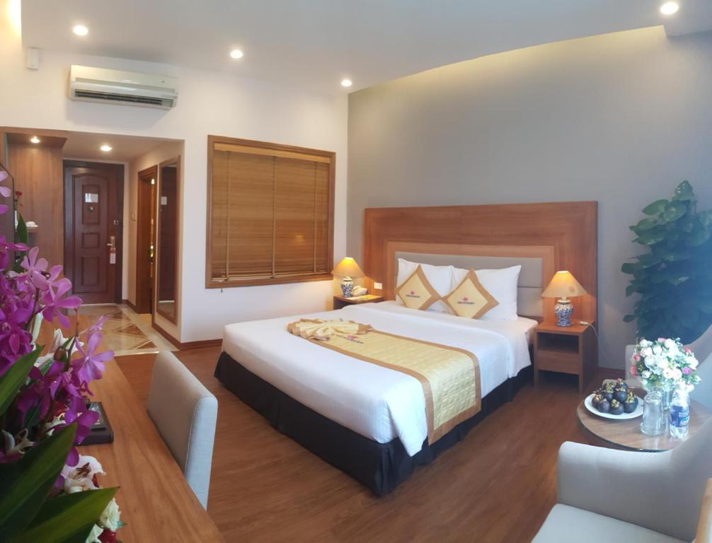 Двухместный (Двухместный номер Делюкс с 1 кроватью) отеля Saigon Kim Lien Hotel, Винь