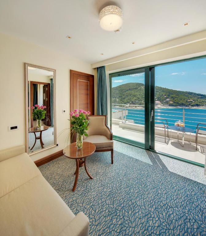 Сьюит (Люкс с балконом с видом на море) отеля Hotel More, Дубровник