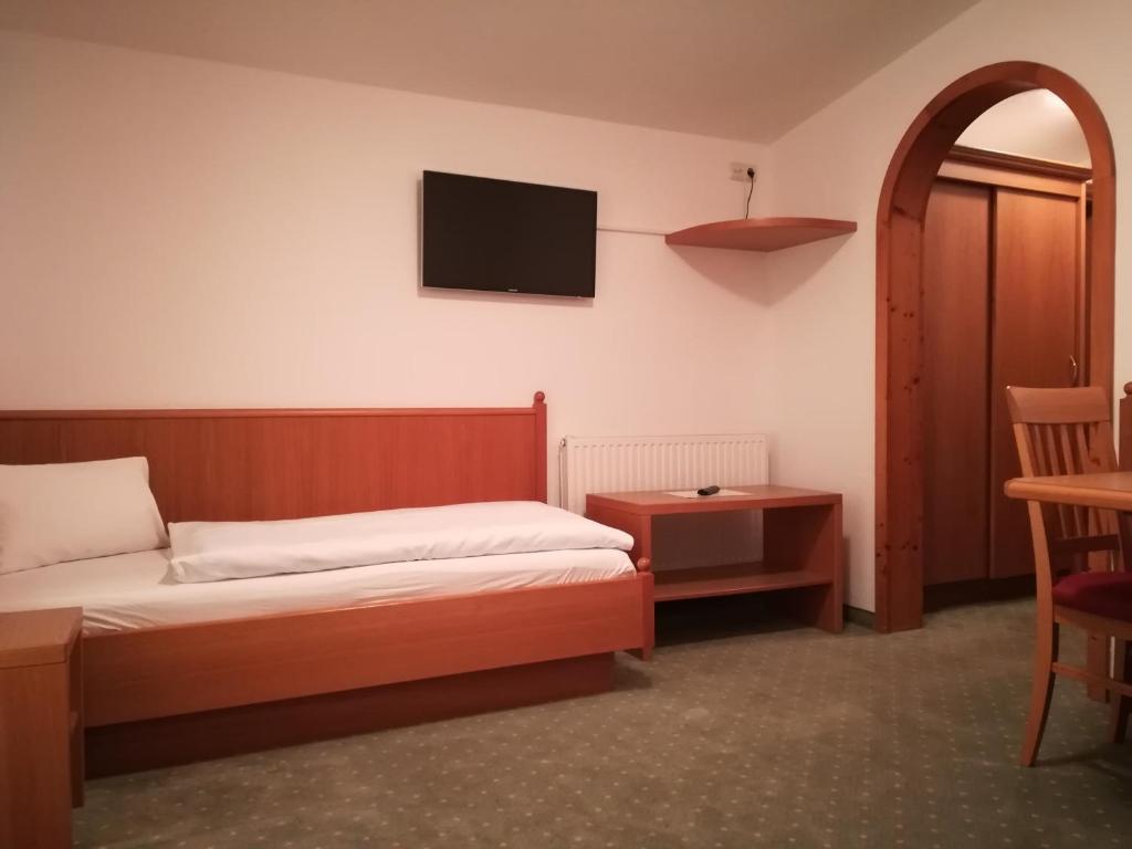 Двухместный (Двухместный номер с 2 отдельными кроватями и балконом) отеля Hotel-Garni Austria, Альпбах