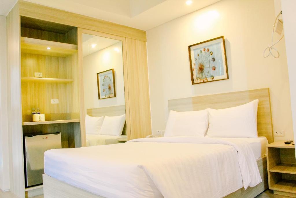 Двухместный (Номер Делюкс с 1 кроватью размера «queen-size» или 2 отдельными кроватями) отеля Mabolo Royal Hotel, Себу