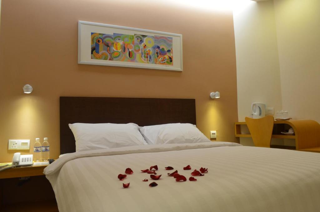 Двухместный (Улучшенный двухместный номер с 1 кроватью и без окон) отеля Hotel Asia, Лангкави