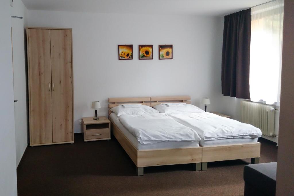 Двухместный (Двухместный номер с 2 дополнительными кроватями) курортного отеля Hotel Lopušná Dolina, Попрад