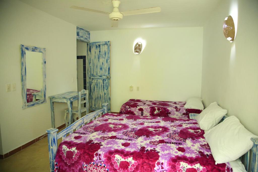 Двухместный (Двухместный номер с 1 кроватью или 2 отдельными кроватями, доступ в бассейн) отеля Hotel Casa Larimar, Лас-Терренас