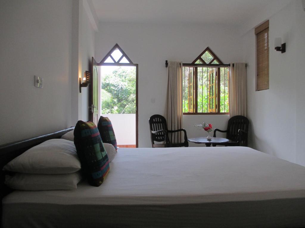 Двухместный (Двухместный номер Делюкс с 1 кроватью или 2 отдельными кроватями) курортного отеля Villa Goodwill Paradise, Хиккадува