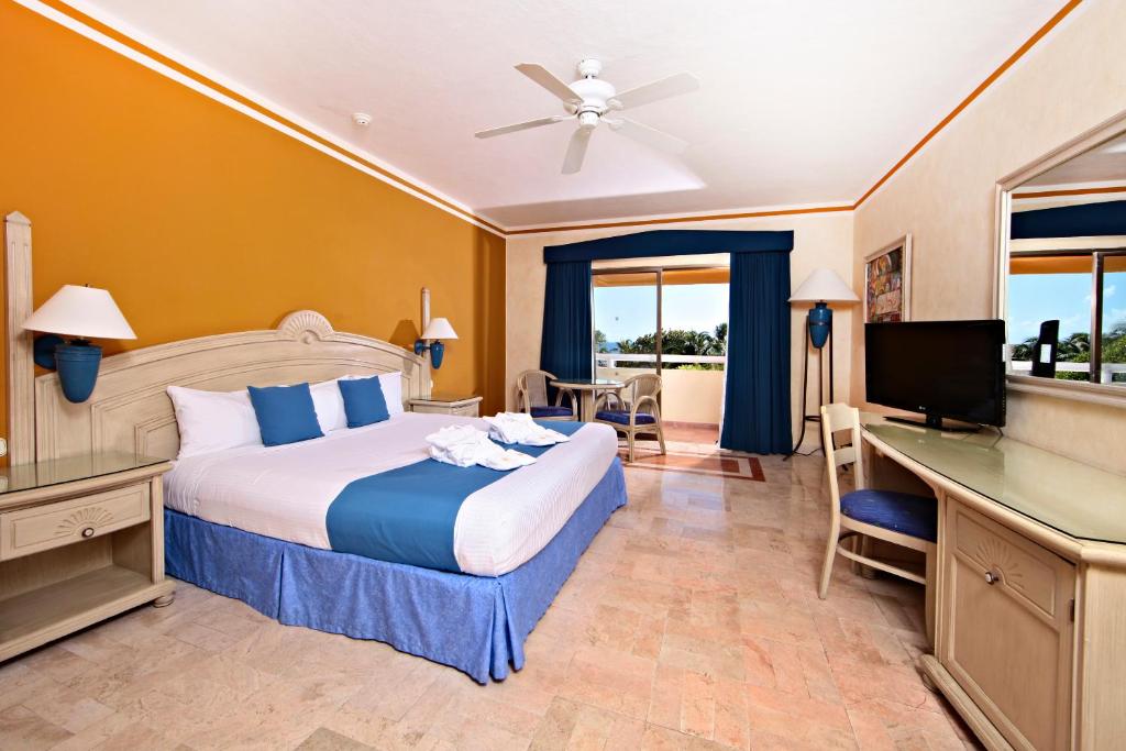 Двухместный (Улучшенный номер (для 2 взрослых + 1 ребенка)) курортного отеля Grand Bahia Principe Tulum - All Inclusive, Акумаль