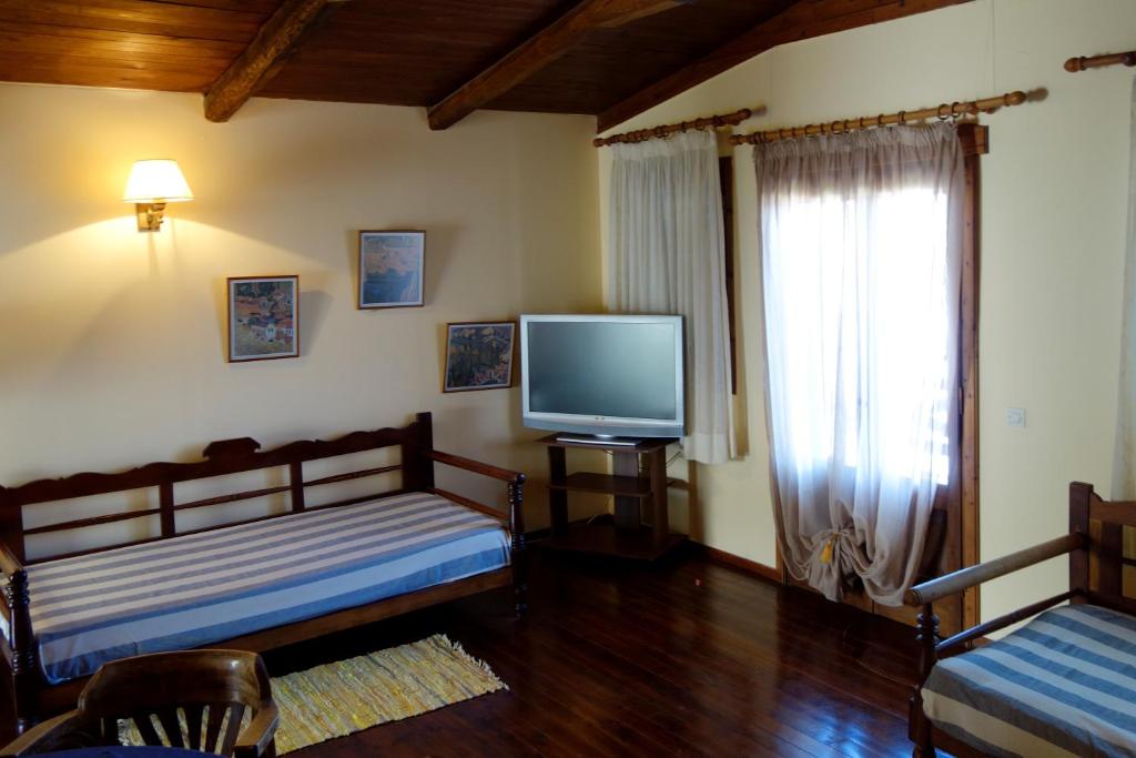 Апартаменты (Семейные апартаменты (для 2 взрослых и 2 детей)), Cretan Village Hotel