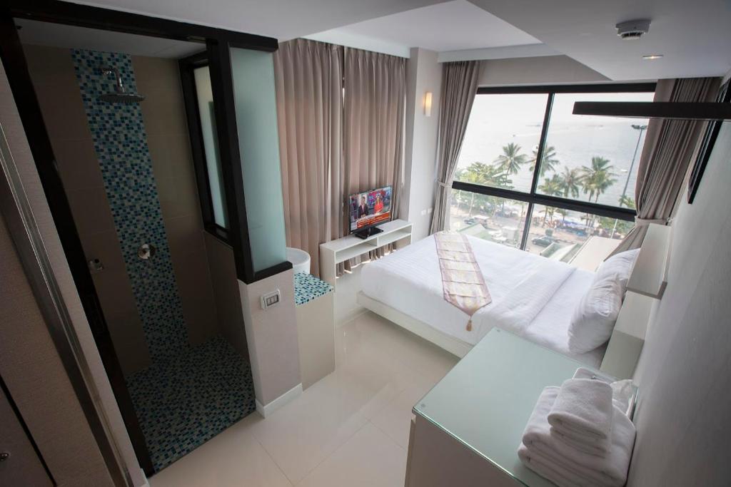 Двухместный (Стандартный двухместный номер с 1 кроватью и видом на море) отеля Serenotel Pattaya, Паттайя