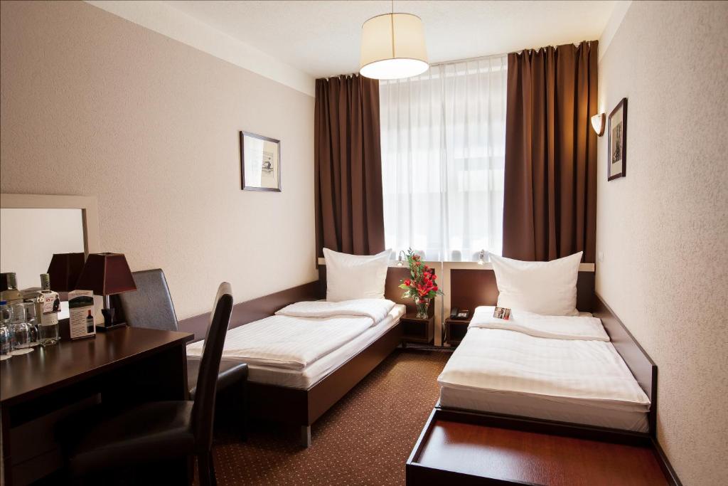 Двухместный (Стандартный двухместный номер с 2 отдельными кроватями) отеля Hotel Diament Spodek, Катовице