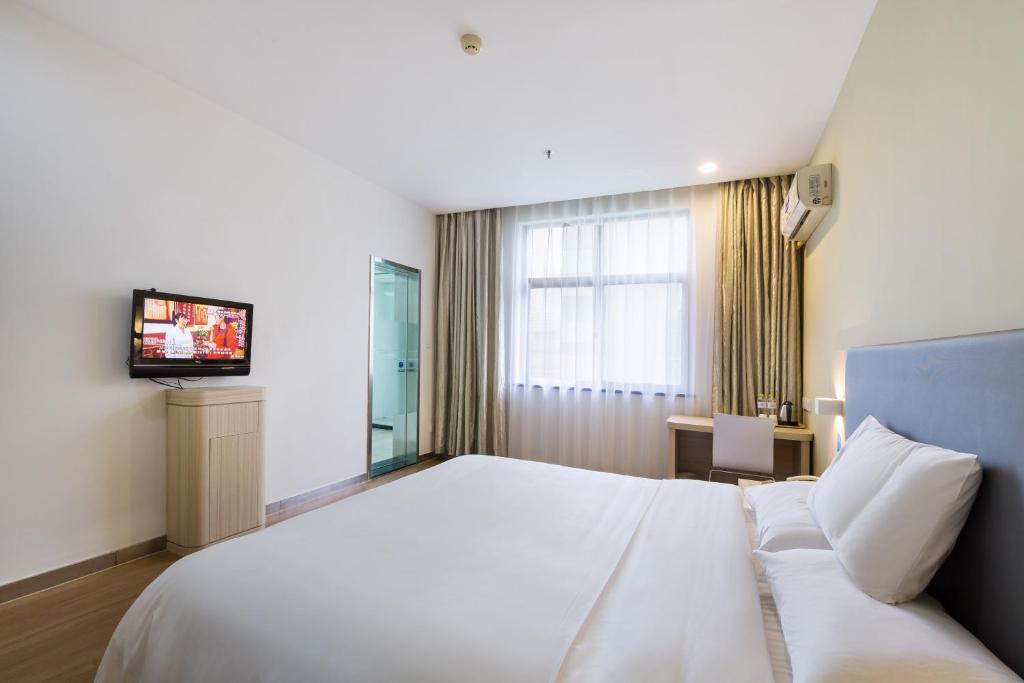 Двухместный (Улучшенный двухместный номер с 1 кроватью) отеля Hanting Express Hangzhou Xiaoshan Shi Xin Road, Ханчжоу