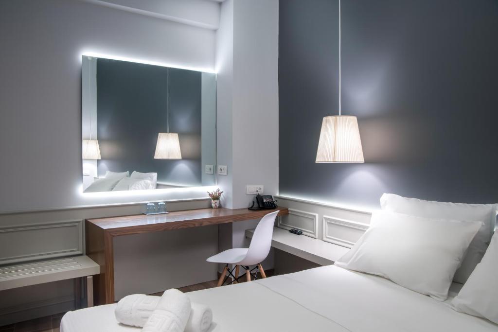 Двухместный (Улучшенный номер с кроватью размера «king-size») отеля AD Athens Luxury Rooms & Suites, Афины