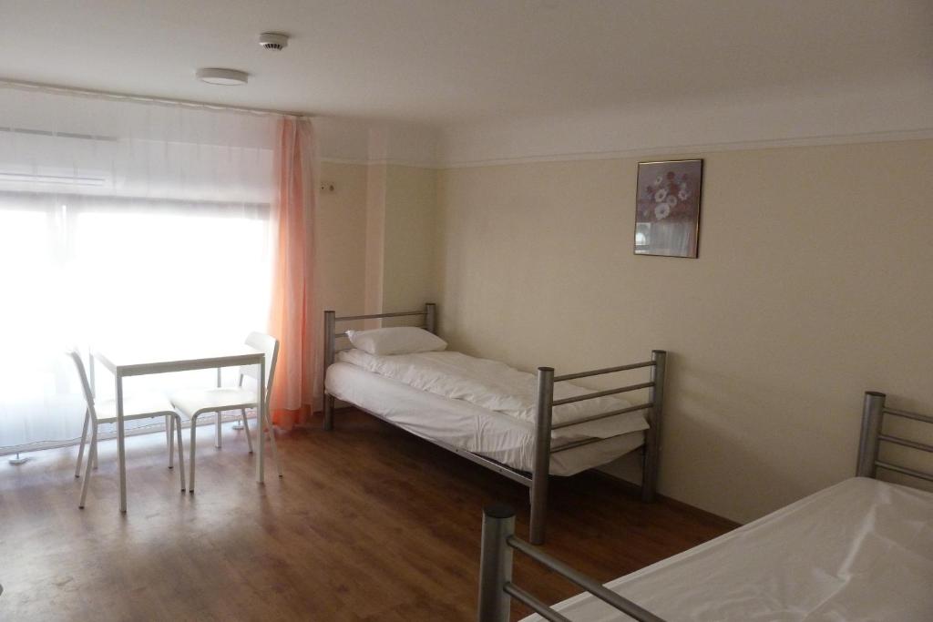 Номер (Кровать в общем номере с 4 кроватями) хостела Center Hostel and Guest House, Будапешт