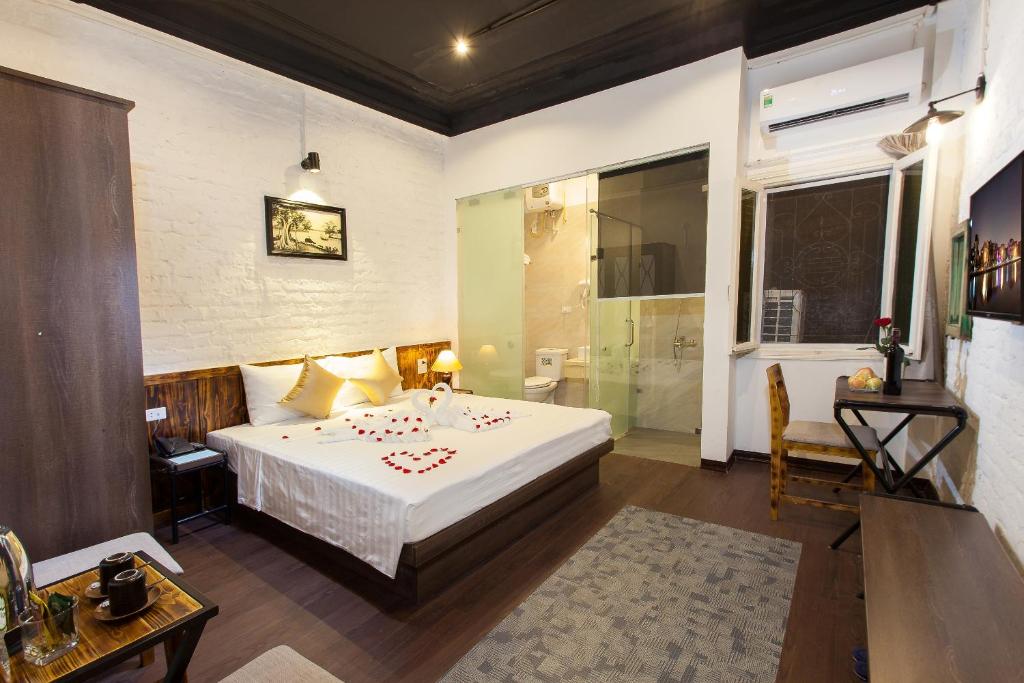 Двухместный (Двухместный номер Делюкс с 1 кроватью или 2 отдельными кроватями) отеля Luxury Backpakers Hotel, Ханой