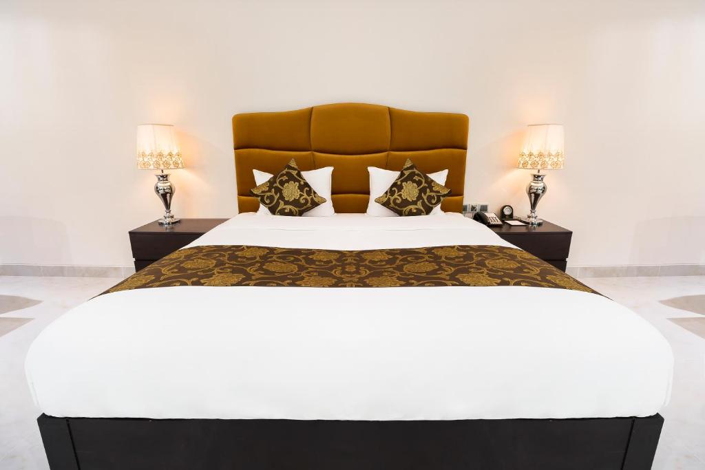 Двухместный (Номер Делюкс с кроватью размера «king-size») отеля Royal Quang Binh Hotel, Донгхой