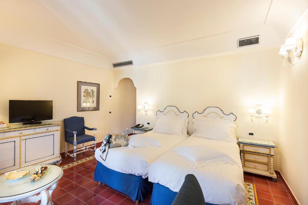 Двухместный (Улучшенный двухместный номер с 1 кроватью или 2 отдельными кроватями и видом на сад) отеля Grand Hotel Excelsior, Искья