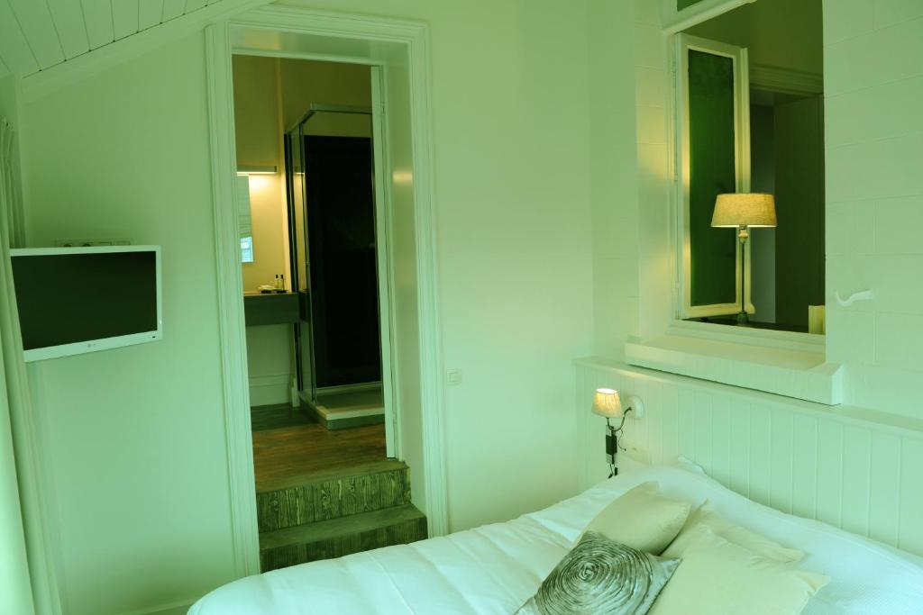 Двухместный (Двухместный номер Делюкс с 1 кроватью) отеля Charmehotel Villa Saporis, Хасселт