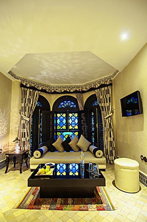 Сьюит (Улучшенный люкс с гидромассажной ванной) отеля Palais Ommeyad Suites & Spa, Фес