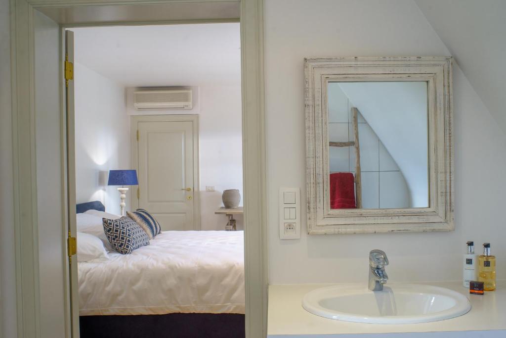 Двухместный (Улучшенный двухместный номер с 1 кроватью или 2 отдельными кроватями и видом на сад) отеля Villa Magdalena, Брюгге