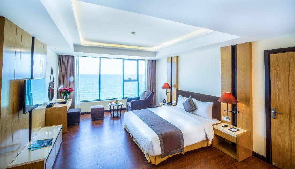 Двухместный (Двухместный номер Делюкс с 1 кроватью и видом на море) отеля Muong Thanh Luxury Da Nang Hotel, Дананг