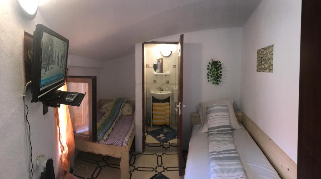 Двухместный (Небольшой двухместный номер с 2 отдельными кроватями) гостевого дома Villa Maria S, Сибиу