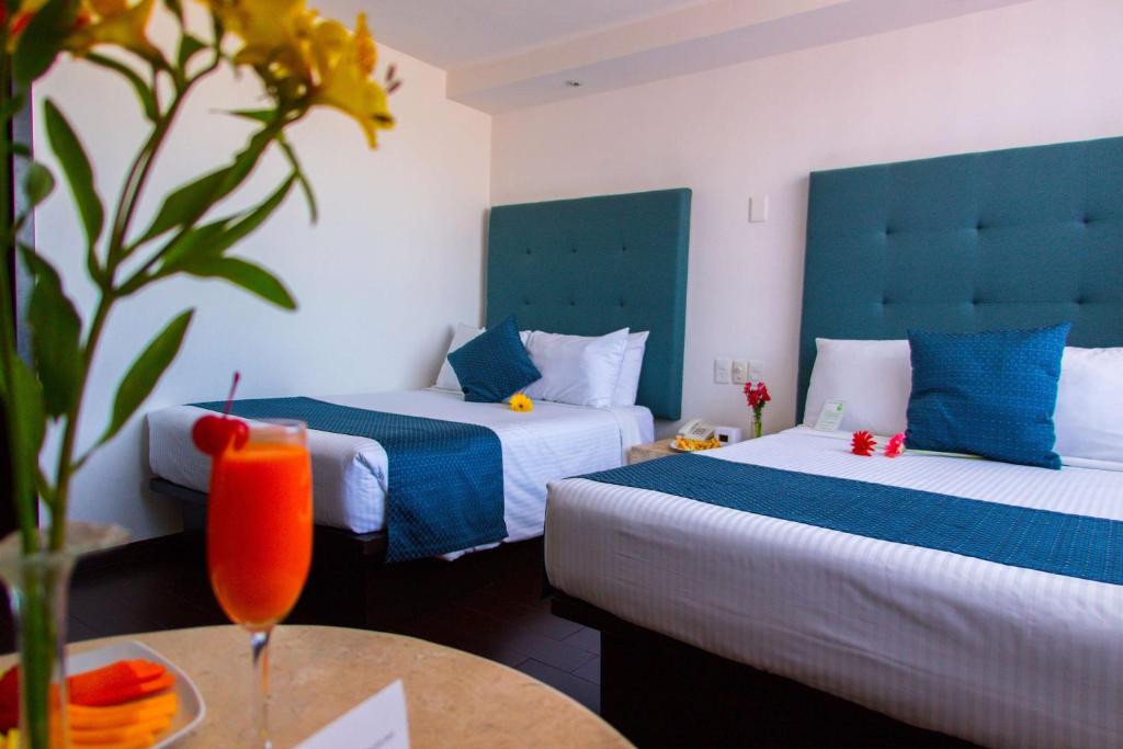 Двухместный (Улучшенный двухместный номер с 2 двуспальными кроватями) отеля Best Western Plus Puebla, Пуэбла