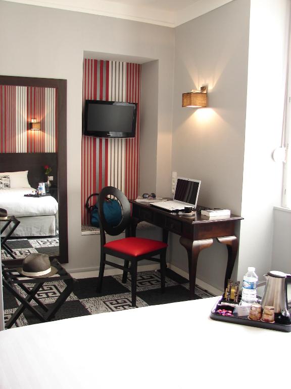 Двухместный (Стандартный двухместный номер с 1 кроватью) отеля Hotel Le Charleston, Ле-Ман