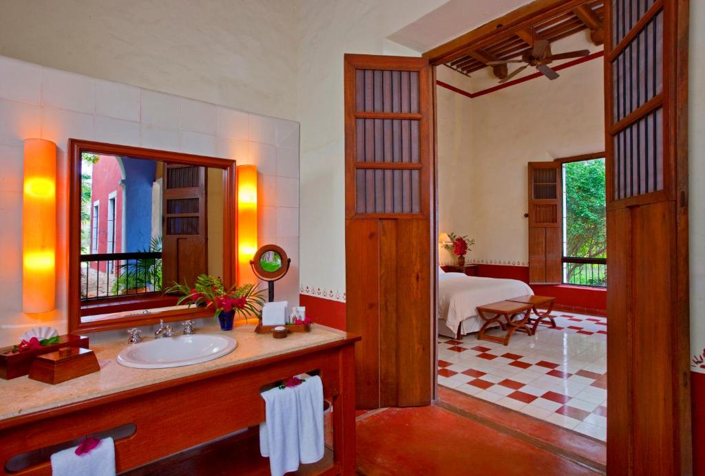 Двухместный (Guest room, 1 King, Garden view) отеля Hacienda Santa Rosa a Luxury Collection Hotel, Санта-Роза
