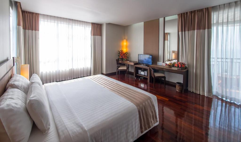 Двухместный (Двухместный номер Делюкс с 1 кроватью и видом на море) отеля Pattaya Discovery Beach, Паттайя