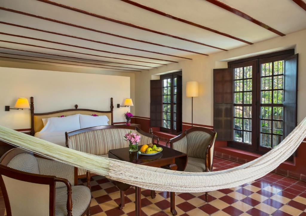 Двухместный (One Bedroom Junior Suite, 1 King) отеля Hacienda Puerta Campeche a Luxury Collection Hotel, Кампече